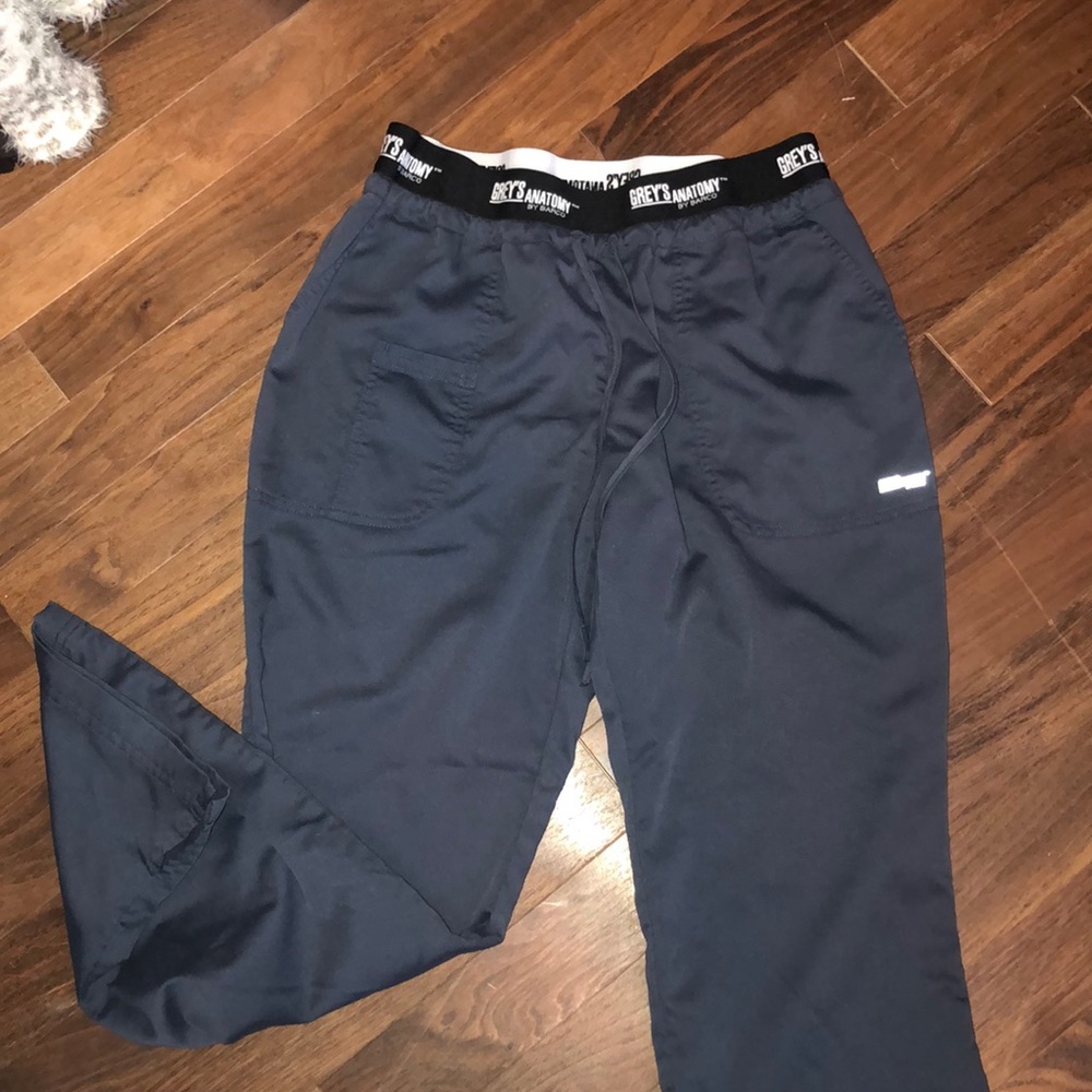 Women’s greys anatomy scrub pants medium petite